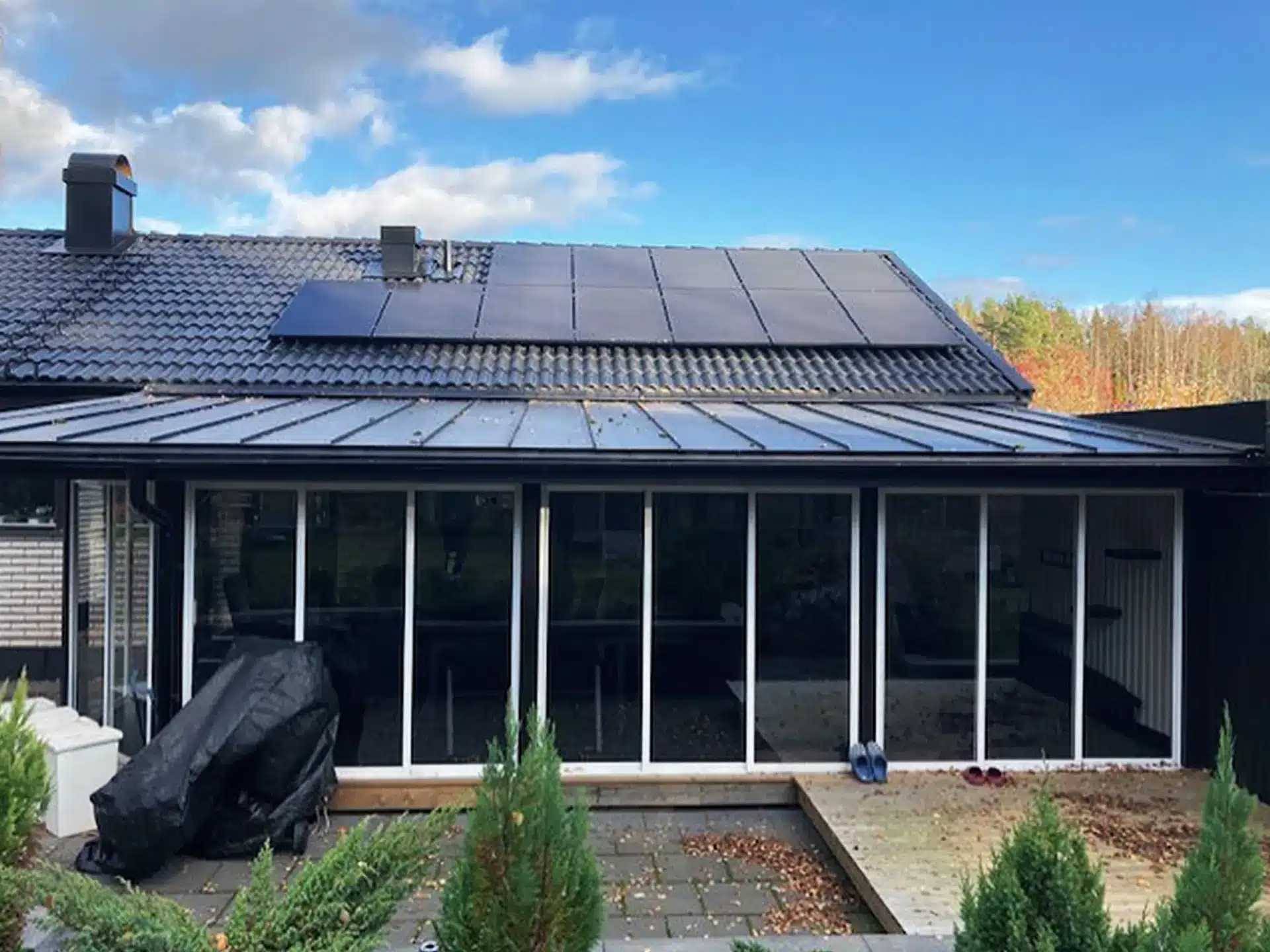 Nya solceller från Rustabo på hus i Avesta